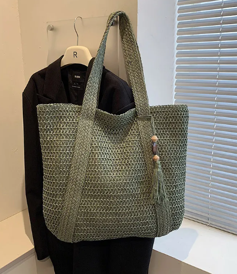 Women's Straw Shoulder Bag — Paper String Beach Tote with Mahogany Pendant